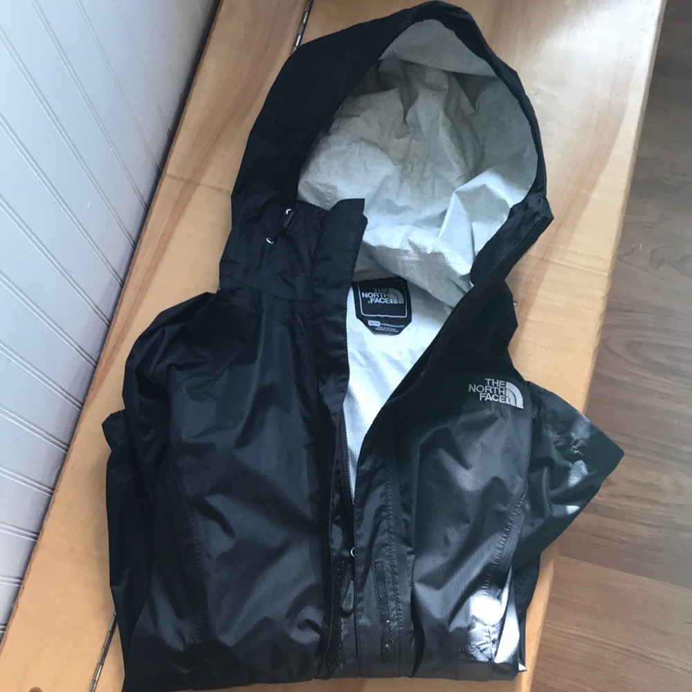 Black North Face HyVent 2.5L Rain Jacket size XS.